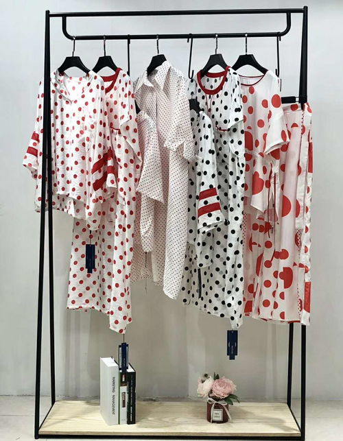 廣州品牌折扣女裝 休閑高雅連衣裙的時尚純色尾貨批發(fā)機遇